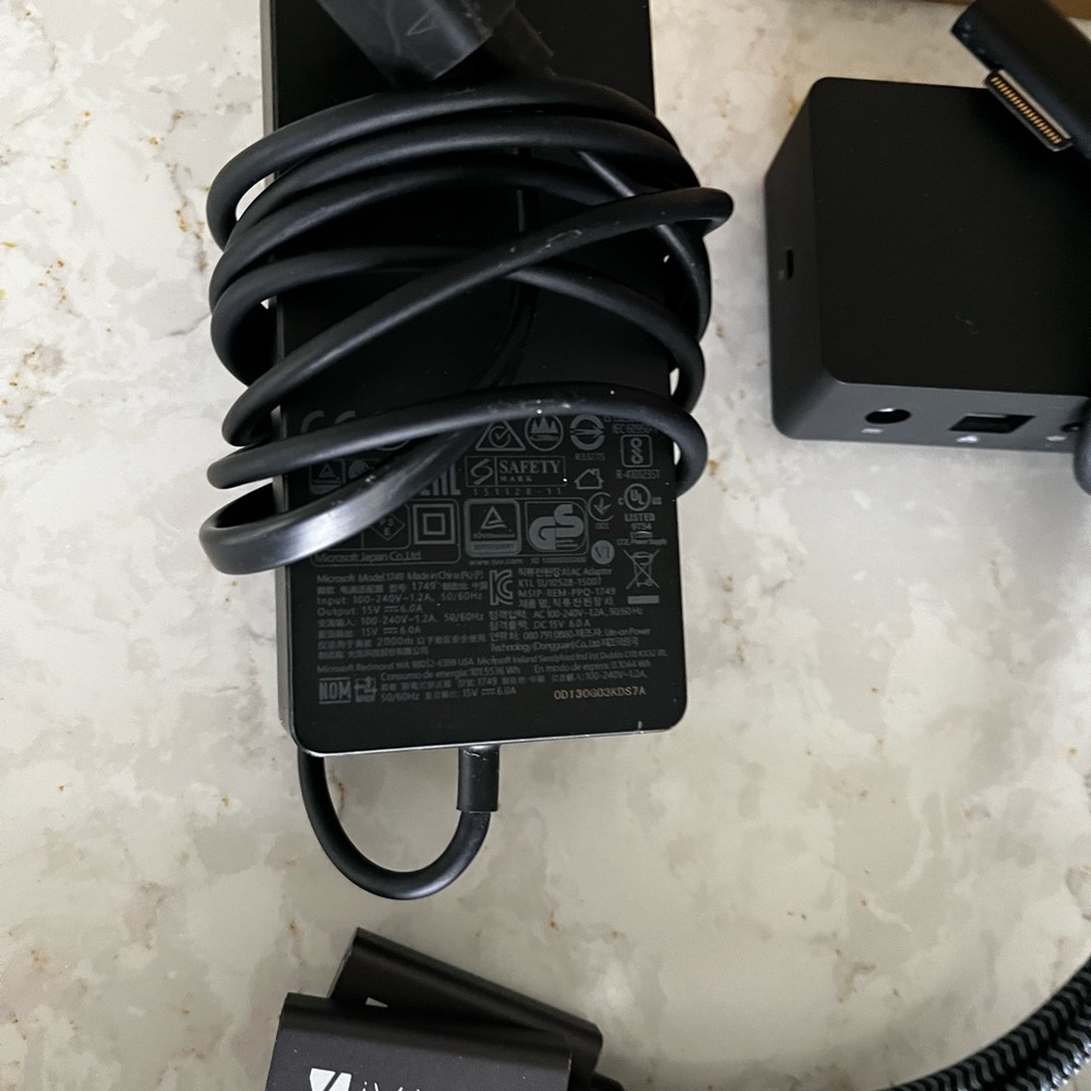 Surface PRO bundle w/ docking station HDMI cable, case , add monitor connector - Picture 5 of 15